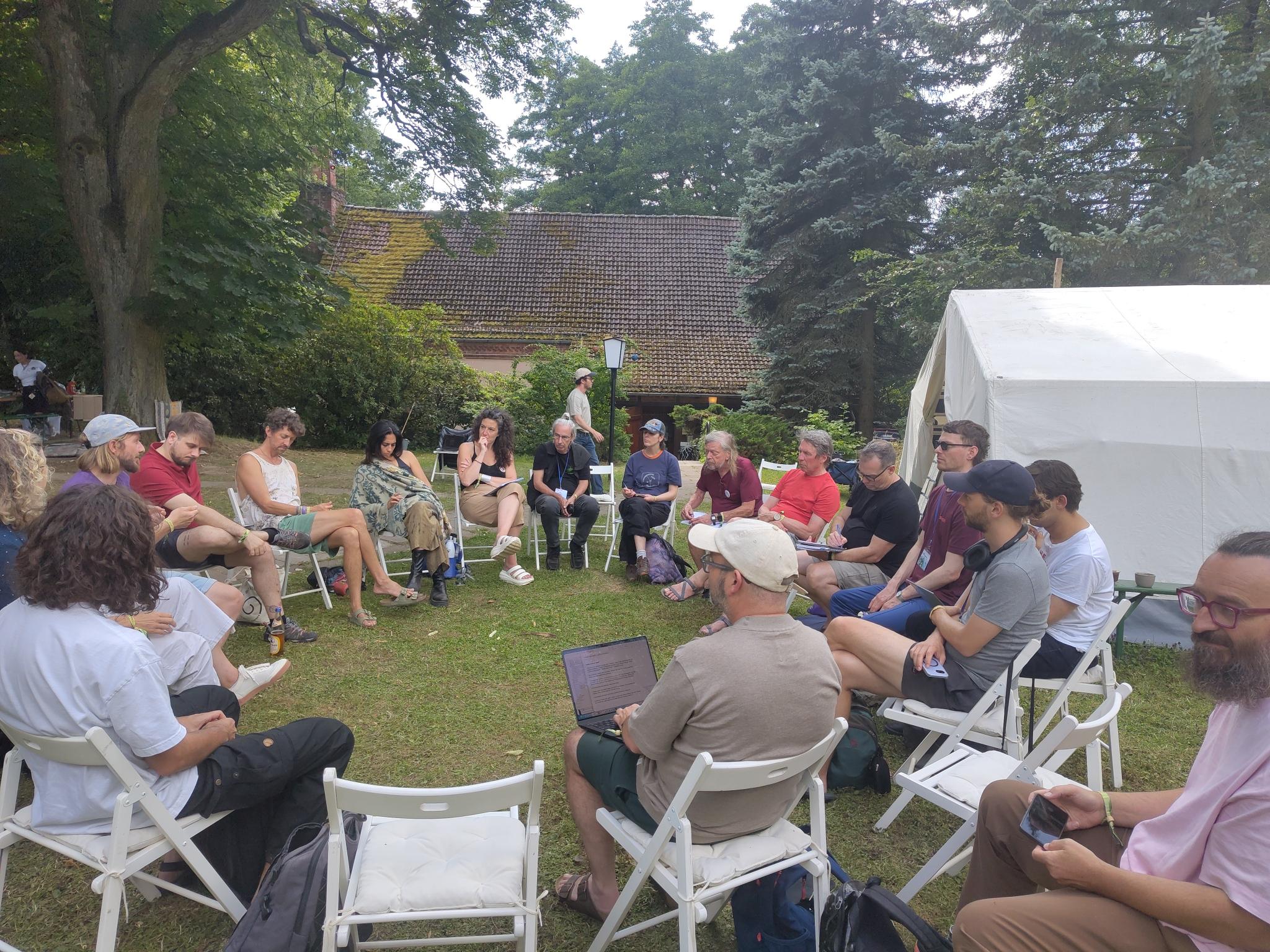 group conversation about p2p finance facilitated by Ela from PlatformCoops.de